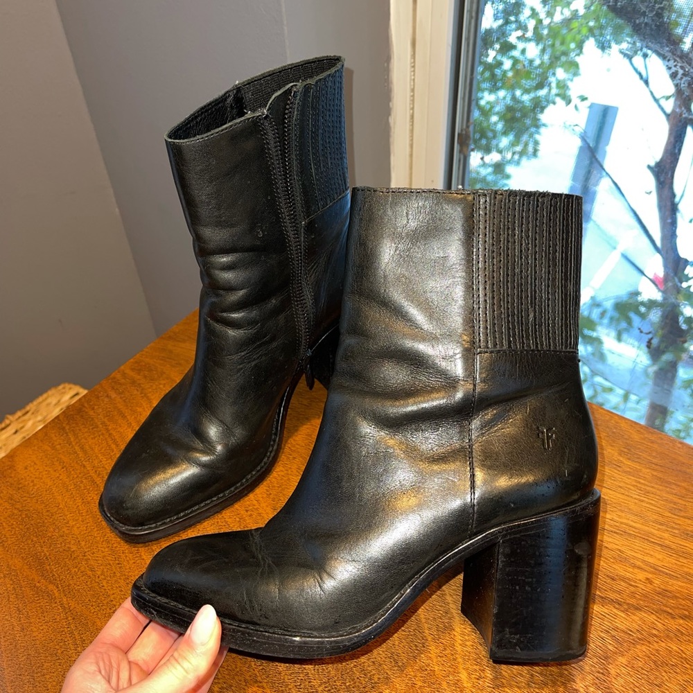 Black FRYE boots. Size 7/7.5. Used in good condition.